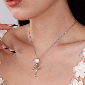 Collar de Medusas para Mujer, Colgante de Medusa Oceánica, Joyería de Moda con Medusas, Regalos para Ella en el Día de San Valentín y el Día de la Madre - Product Image 2