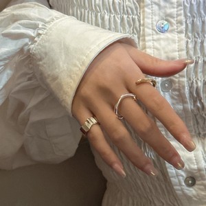 Bague minimaliste en argent sterling 925 avec plis discrets, architecture subtile, é<span class=keywords><strong>l</strong></span>égance silencieuse pour le raffinement quotidien - Product Image 5