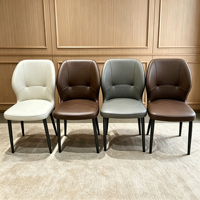 Chaise de salle à manger moderne en cuir à motif griffe de chat, chaise d'appoint avec design de coutures et pieds en métal noir pour la maison, la cuisine, l'hôtel