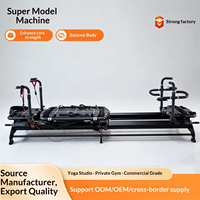 Machine de Pilates professionnelle en aluminium noir avec chariot coulissant pour amincissement et programmes de mise en forme en studio pour femmes
