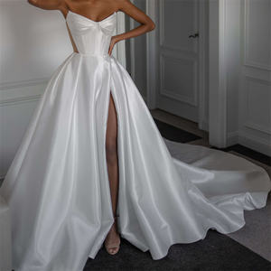 Váy cưới satin dáng chữ A cổ sweetheart phong cách tối giản Ruolai QD06377, có đường xẻ tà trước và lưng trần, kiểu dáng đơn giản. - Product Image 1