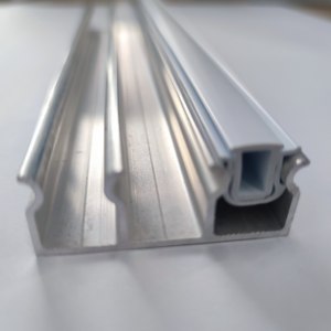 Systèmes d'écrêtage de film pour <span class=keywords><strong>serre</strong></span> Système d'écrêtage unique pour la fixation de film et de tissu Base en aluminium + casier en PVC/clip <span class=keywords><strong>Richel</strong></span> - Product Image 1