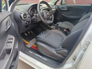 MG3 1.5L Luxury Hatchback 5 Puertas 5 Asientos Vehículo de Segunda Mano Transmisión Automática Smart Link Cámara Trasera Neumático R16 Volante a la Izquierda Tapicería de Tela Oscura - Product Image 2