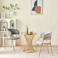 Chaise de salle à manger en velours blanc avec cadre en métal doré, capitonnée, avec accoudoirs incurvés, pour hôtel et restaurant de luxe