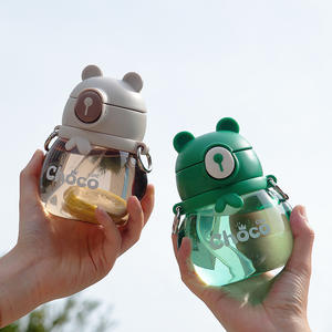 Bouteille d'eau portable grande capacité Hilo pour femme, design attrayant, en Tritan, avec paille, motif cœur de fille, mignonne et volumineuse - Product Image 2