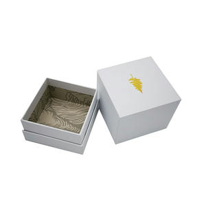 Cajas de Regalo de Perfume Blancas Ecológicas al por Mayor, Caja de Embalaje para Velas Personalizable con Logotipo Estampado en Oro - Product Image 1