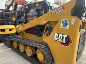 Chargeuse compacte sur chenilles CAT 299D3, équipement de construction robuste, modèle 2023, capacité de 1,58 tonne, moteur et pompe, à vendre - Product Image 4