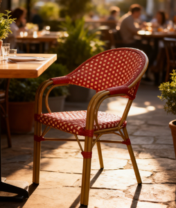 Chaises de bistrot françaises rouge bordeaux empilables, chaises de patio françaises de style <span class=keywords><strong>parisien</strong></span> pour l'extérieur, chaises à bras pour <span class=keywords><strong>restaurant</strong></span> - Product Image 1