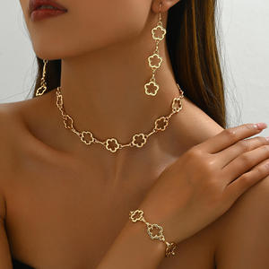 Wholesale 18K Gold Plated Four Leaf Clover Necklace and <b>Bracelet</b> Earrings Gift <b>Sets</b> for Women Fashion Jewelry for Weddings - Product Image 4