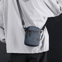 Sac de Poitrine en Nylon pour Homme, Sac à Bandoulière Portable Multi-Poches pour Course, Randonnée et Sport, Sac Sling Croisé