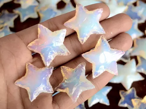 Piedra de Bolsillo de Cristal de Opalita en Forma de Estrella Creciente, Tallada, para Colección Feng Shui - Product Image 4