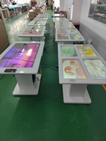 Coin arrondi 4 écrans HD Smart Table interactive étanche LCD Multi Touch Table