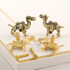 Creative Desert Camel Manija de puerta de latón Manija de puerta de armario Perforación de gancho de pared - Product Image 1