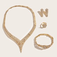 Parure de boucles d'oreilles de luxe haut de gamme en alliage, style vintage moyen-oriental, en forme de V, entièrement ornée de cristaux, avec bague ajustable et collier plaqué or