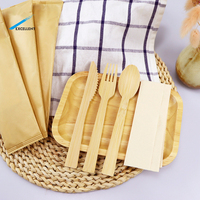 Fourchette cuillère couteau écologique résistant à la chaleur ensemble avec serviette en papier bambou boisé couverts jetables vente en gros