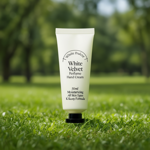 Crema de Manos Perfumada White Velvet 50ml Hidratante para Todo Tipo de Piel Fórmula K Beauty - Product Image 3