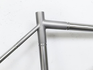 Bicicletta da Strada Waltly - Telaio a Gruccia con Freni a Disco Flat Mount, Leggera in Titanio, Compatibilità con Cablaggio Esterno - Product Image 3