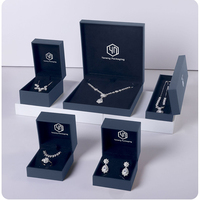 Boîte à bijoux de luxe en velours avec doublure douce, organisateur à compartiments multiples, présentoir élégant pour commode, coiffeuse, ou idéal pour offrir