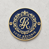 Breloques de luxe en métal plaqué or avec logo, étiquettes personnalisées creuses en monogramme pour sacs à main, vêtements, bijoux – Vente en gros usine
