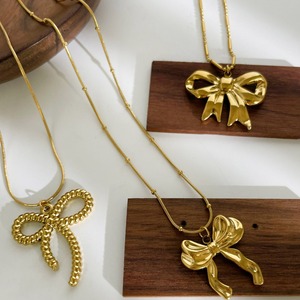 Collar con colgante elegante de acero inoxidable, collar con colgante de lazo dorado para mujer, regalo de joyería para fiesta junto al mar - Product Image 4