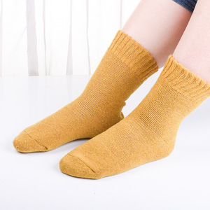 Calcetines térmicos para mujer, calcetines de media pantorrilla con forro polar grueso, cálidos, de algodón, de color sólido, antideslizantes, para uso informal en otoño e invierno - Product Image 3