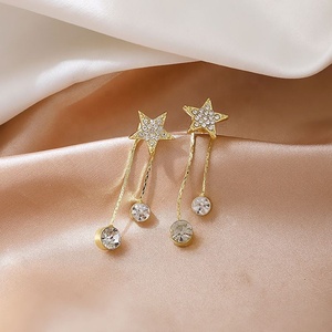 Pendientes de Moda con Borla de Pentagrama y Diamantes en Forma de Estrella, Chapados en Oro, de Aleación de Zinc, para Mujer, Venta al Por Mayor - Product Image 1