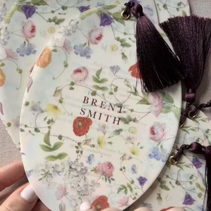 Carte de menu de mariage personnalisée avec ruban, élégante carte de vœux en papier coton estampée à chaud avec étiquette nominative - Product Image 2