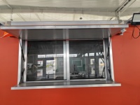 Remolque de Cafetería Móvil Artesanal con Barra de Preparación Manual y Almacenamiento de Granos, Ideal para Amantes del Café y Mercados Matutinos