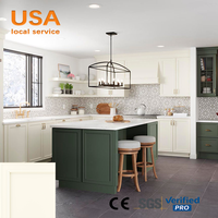 Ensemble d'armoires de cuisine modernes de luxe vert foncé, armoires de cuisine personnalisées de style Shaker blanc et vert pour appartement et villa