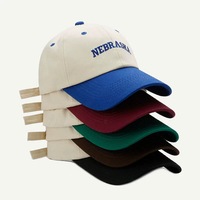 Hoge kwaliteit 5-panel pet op maat met geborduurd logo, gestructureerd frame, een op maat gemaakte 5-panel pet met geborduurd logo, golfpet
