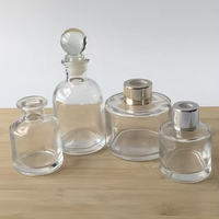 Bouteille en verre de diffuseur de roseau de vase décoratif de parfum à la maison unique vide avec des bâtons de chapeau