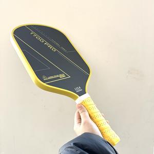 Raquette <span class=keywords><strong>de</strong></span> paddle en carbone brut T700 haute performance avec surface <span class=keywords><strong>de</strong></span> friction, homologuée USAPA pour les tournois professionnels - Product Image 1