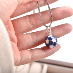 Pendentif de football vintage 3D en émail multicolore, breloque de football en acier inoxydable pour les fans de sport, collier cadeau - Product Image 5