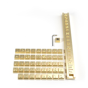 แม่พิมพ์ขนมปังคุณภาพสูง ปั๊มร้อนลายโลโก้ตามสั่ง พร้อมด้ามจับไม้ทองเหลือง สำหรับทำขนมหวานและเค้ก - Product Image 6