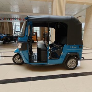 Chine Tricycle Cargo Indien Bajaj Modèle Nouveau Élégant Tuk Tuk Tricyclos Mototaxi 3 Roues Auto Rickshaw Pas Cher Auto Rickshaw <span class=keywords><strong>Taxi</strong></span> - Product Image 2