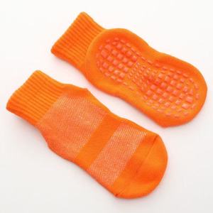 Chaussettes antidérapantes tendance pour trampoline, chaussettes antidérapantes avec picots pour tout-petits, enfants, adolescents, chaussettes à grip pour garçons et filles - Product Image 2