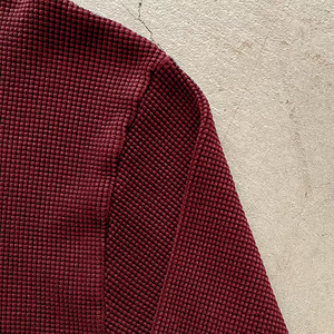 <span class=keywords><strong>Maglia</strong></span> a Maniche Lunghe da Uomo <span class=keywords><strong>Termica</strong></span> in Cotone Nero Lavorato a <span class=keywords><strong>Maglia</strong></span> a Nido d'Ape Oversize con Grafica Serigrafata Personalizzata dal Produttore - Product Image 3