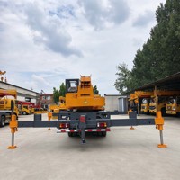 Grue montée sur camion ISUZU de 8 tonnes avec certification CE et stabilisateurs hydrauliques renforcés 4+1 pour la construction