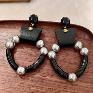 Pendientes Redondos Geométricos de Latón con Perlas Negras de Imitación, Joyería Vintage para Mujer, para Fiestas - Product Image 1