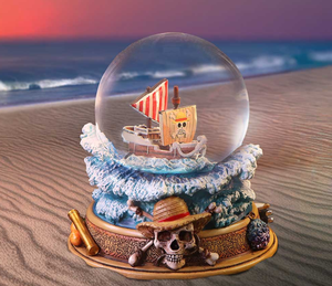 Globo de Nieve Personalizado del <span class=keywords><strong>Barco</strong></span> <span class=keywords><strong>Pirata</strong></span> Going Merry, Globo de Agua de Resina de Anime para Colección de Fans y Decoración del Hogar - Product Image 1