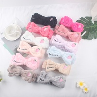Bandeaux en peluche brodés LOGO personnalisé lettre fraise nœud visage corail polaire bandeau maquillage Turban