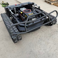 Broyeur à fléaux polyvalent monté sur chenilles industrielles avec moteur monocylindre et système d'attache rapide pour diverses machines porteuses