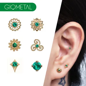 Giometal Fine Piercing Jewelry 18KT Oro sólido Flor de marquesa afgana Extremos sin rosca con piercing de Esmeralda al por mayor