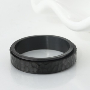 yunnique Hand Hammered <b>Titanium</b> Steel <b>Ring</b> Black Unisex Minimalist Jewelry Gift Geometric Pattern - Product Image 3