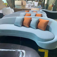 Nouveauté 2019, canapé design créatif en tissu avec pieds dorés, canapé de luxe de forme incurvée, design créatif, fabrication directe d'usine, pour salon