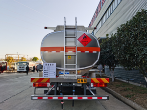 Camion-citerne à carburant SINOTRUK HOWO Euro Spec 8x4 avec réservoir de carburant en aluminium de 25500L 30000L, EBS ESC, suspension pneumatique pour le stockage d'eau - Product Image 3