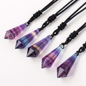 Pendentif en fluorite brute naturelle en gros, pendule spirituel, quartz, énergie de guérison, pendentifs en fluorite colorés pour cadeau - Product Image 1