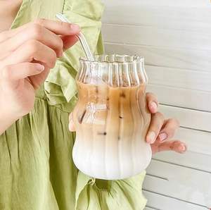 Paquete de 4 Vasos de Vidrio Estriado Estéticos con Pajita de Vidrio, 16 oz, Vasos Vintage para Beber, Vasos de Cóctel con Diseño Ondulado para Café Helado - Product Image 2