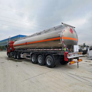 Semirremolque Cisterna de Aluminio de Gran Capacidad ZLIN, 3 Ejes, 40 Toneladas, Personalizado para Combustible y Aceite, 12000x2500x3850mm - Product Image 6