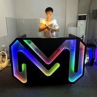 Comptoir de Bar Tendance avec Meuble LED Personnalisé pour DJ, Écran LED 3D Pleine Couleur et Cabine DJ